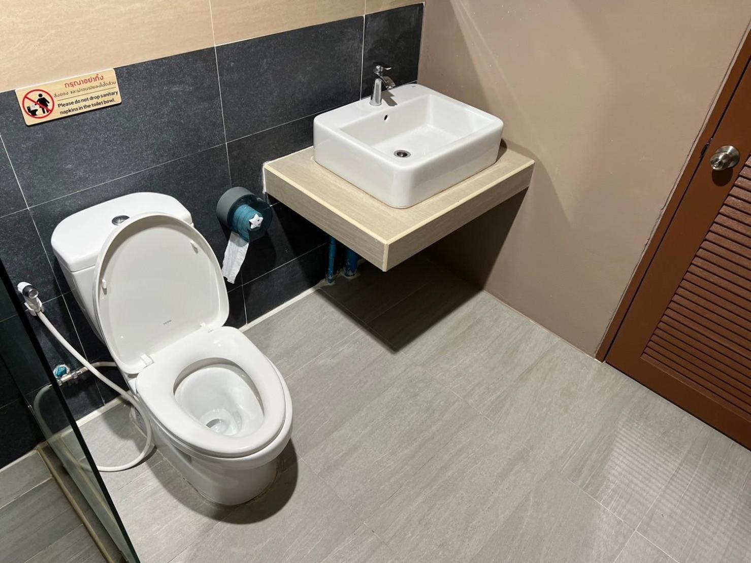 V Tharm Hotel Udon Thani Eksteriør billede